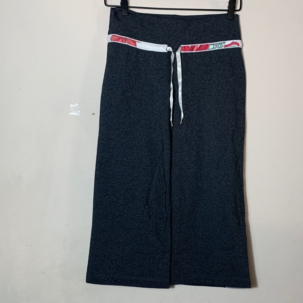 Lululemon Athletica vintage dark grey wide leg capri gaucho style cropped pants